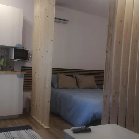 Estudio Completo A Estrenar En Triana Seville Exterior photo